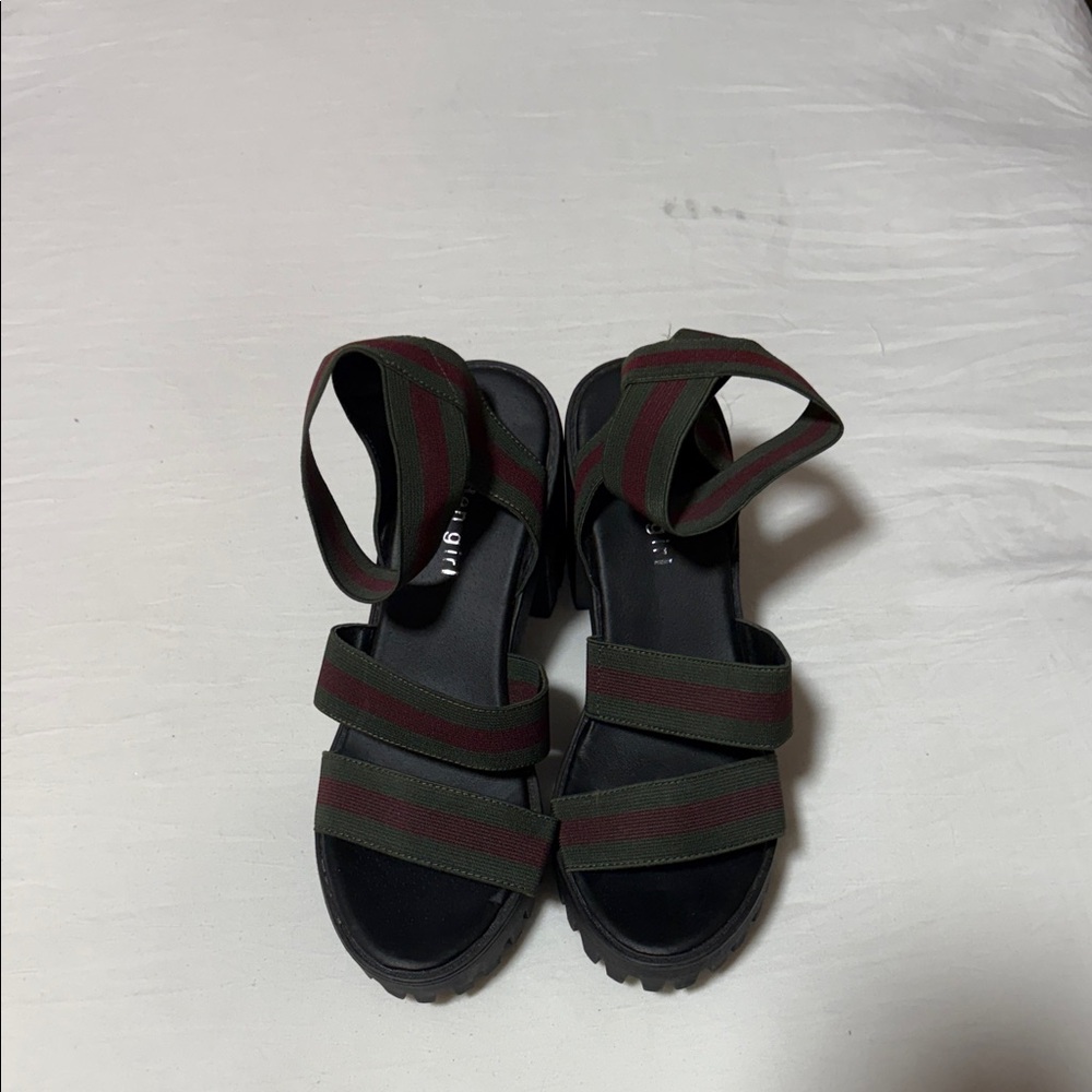 Steve Madden Black and Green Striped Sandals